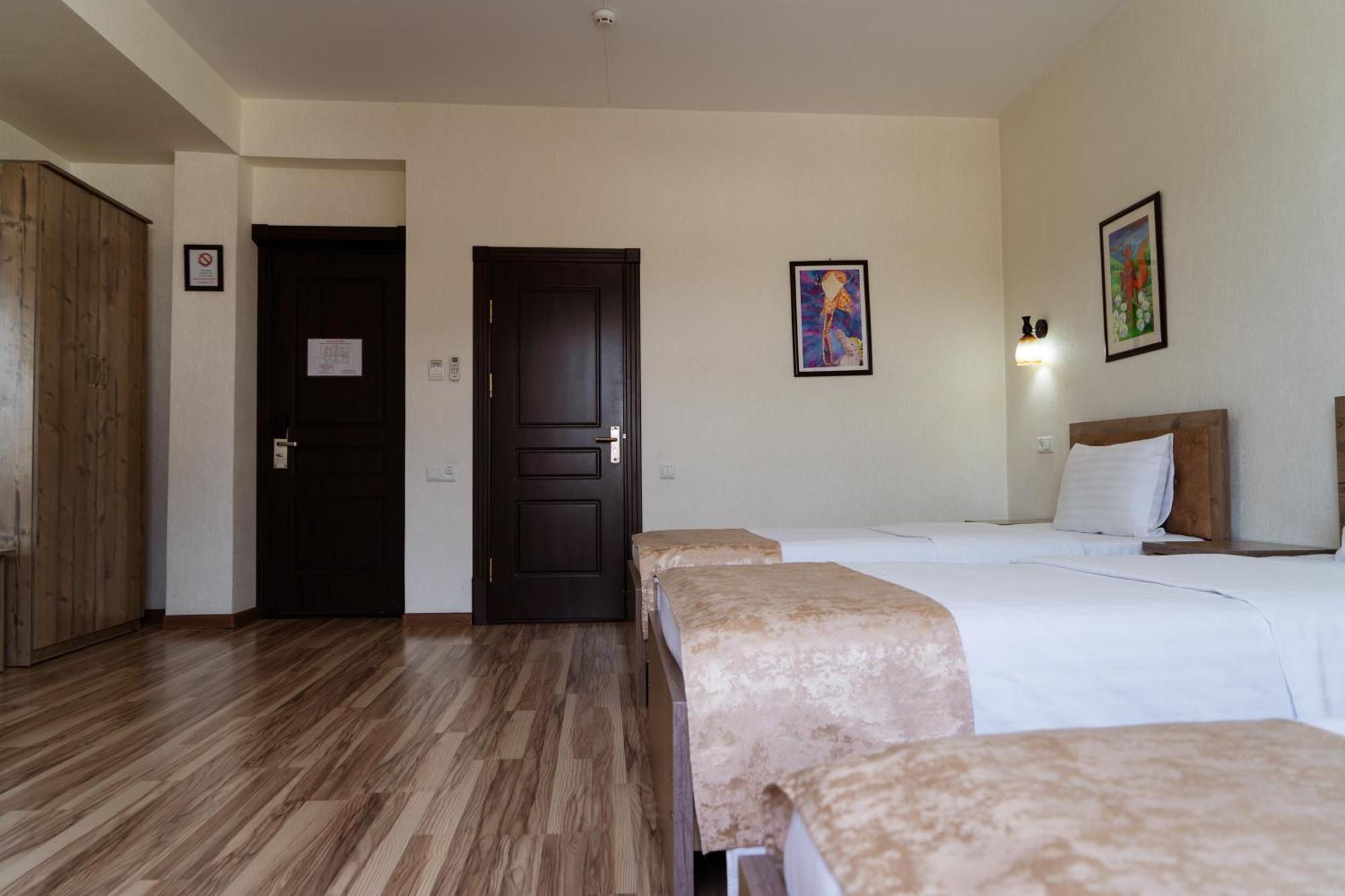 Tourist Inn Hotel Tashkent Exterior foto